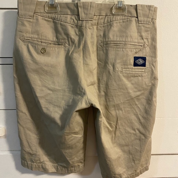 🎉5/$30 - Simons khaki skater-style shorts - Picture 2 of 5